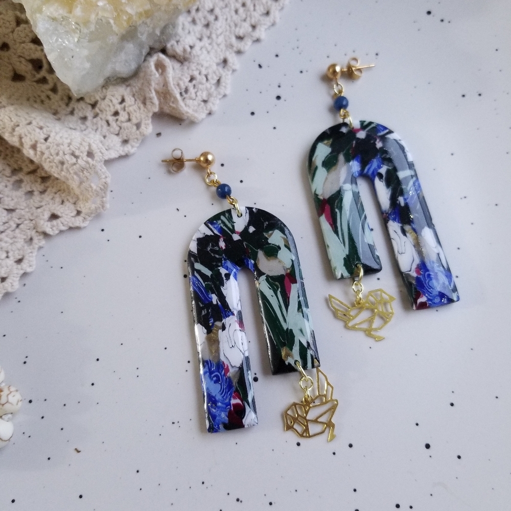 Arch earrings with bird